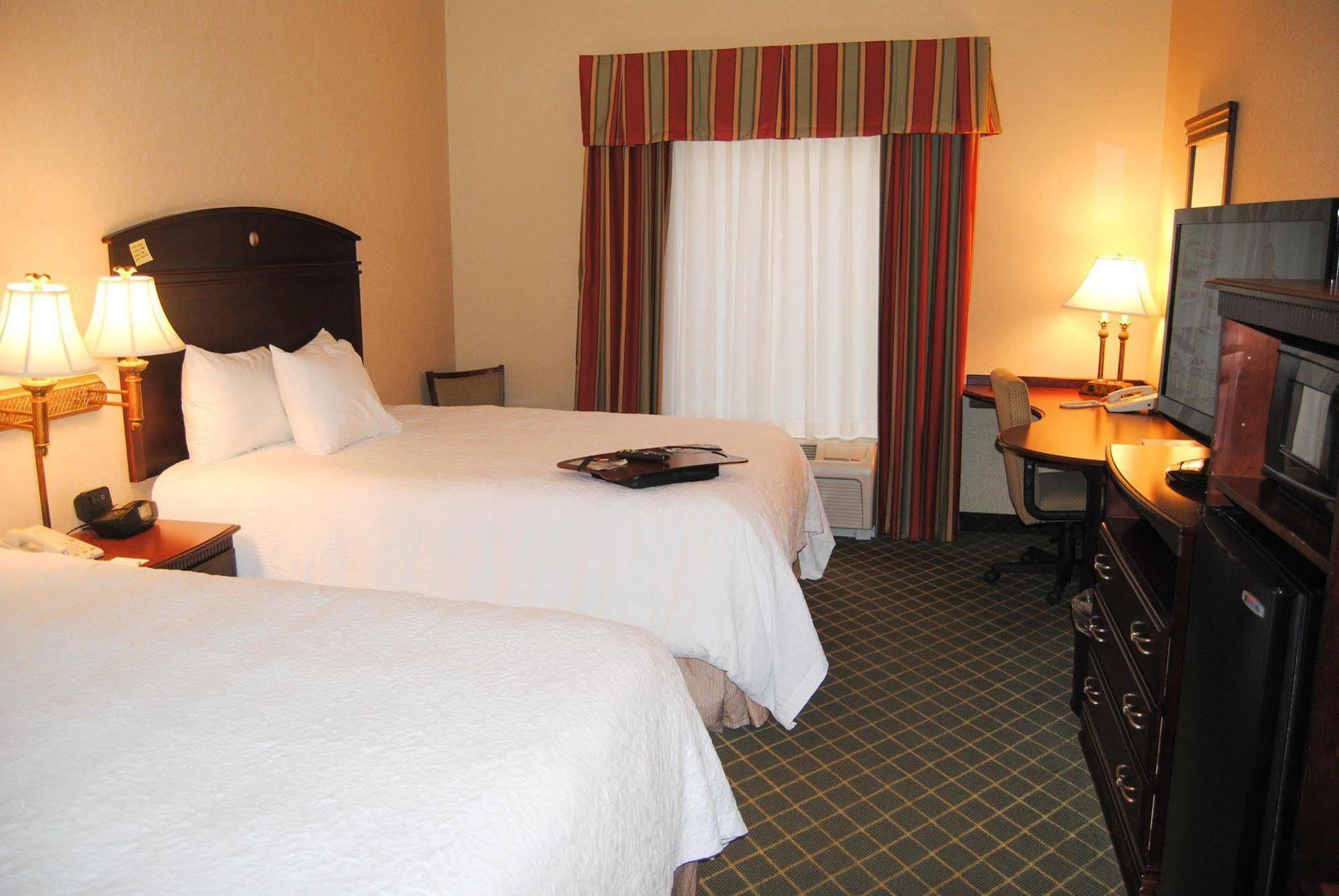 Hampton Inn Cambridge Exterior foto
